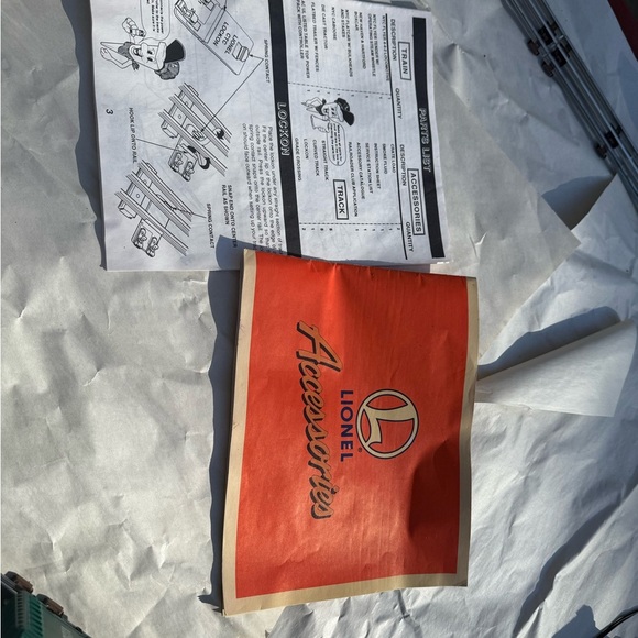 Lionel New York Central Flyer Train Set - Black and Red - Picture 10 of 13